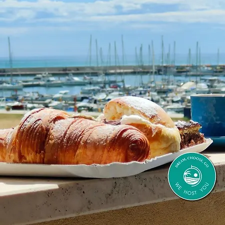 Prima Fila Mare Parcheggio Wifi By Wehostyou Lägenhet *